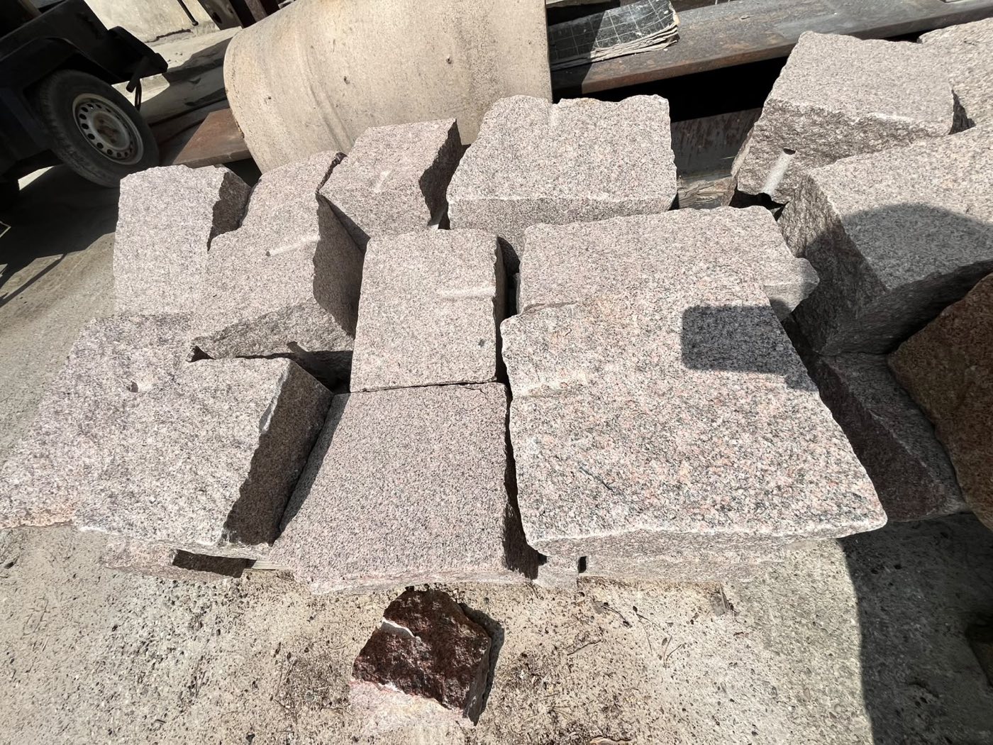 Bohus czerwony - formak granitowy - kamień murowy