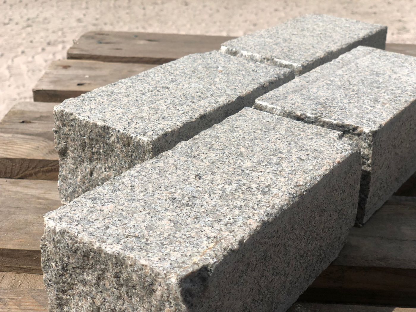 Bohus siwy - kamień murowy cięty płomieniowany