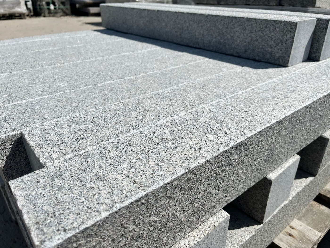 Bohus siwy - nowoczesna i elegancka palisada granitowa
