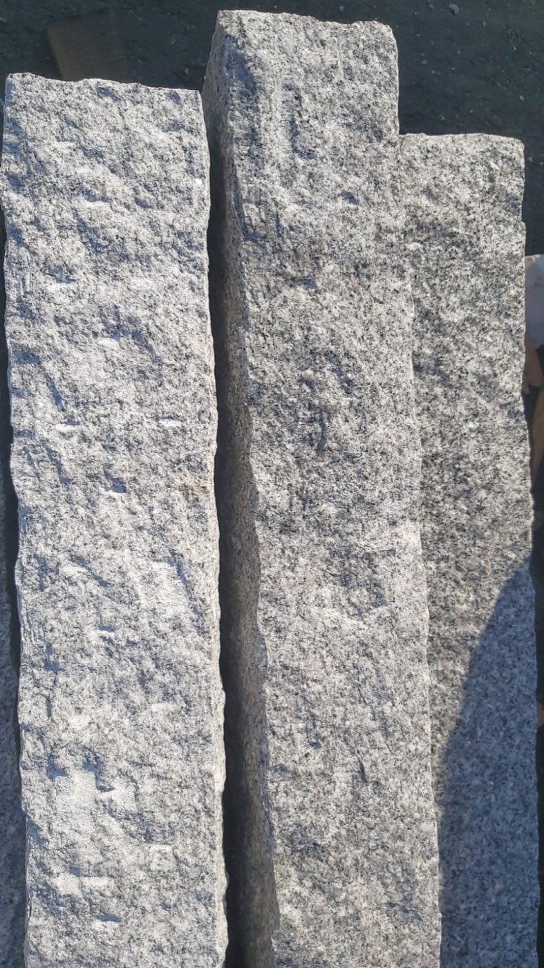 Palisady kamienne obijane