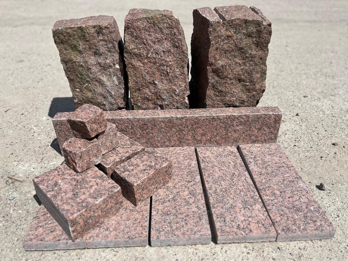 Vanga - palisada granitowa obijana
