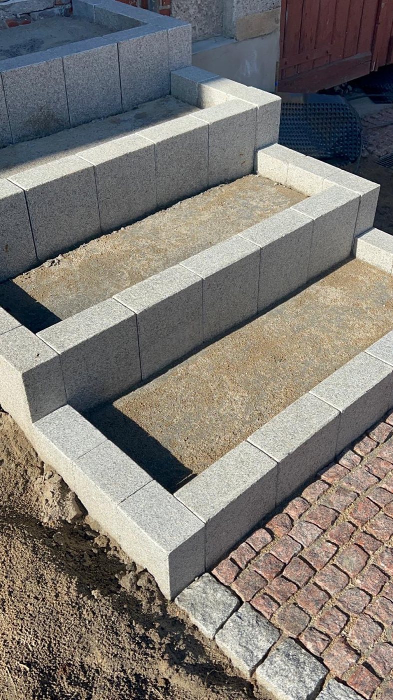 Bohus siwy - schody przygotowane z palisady granitowej