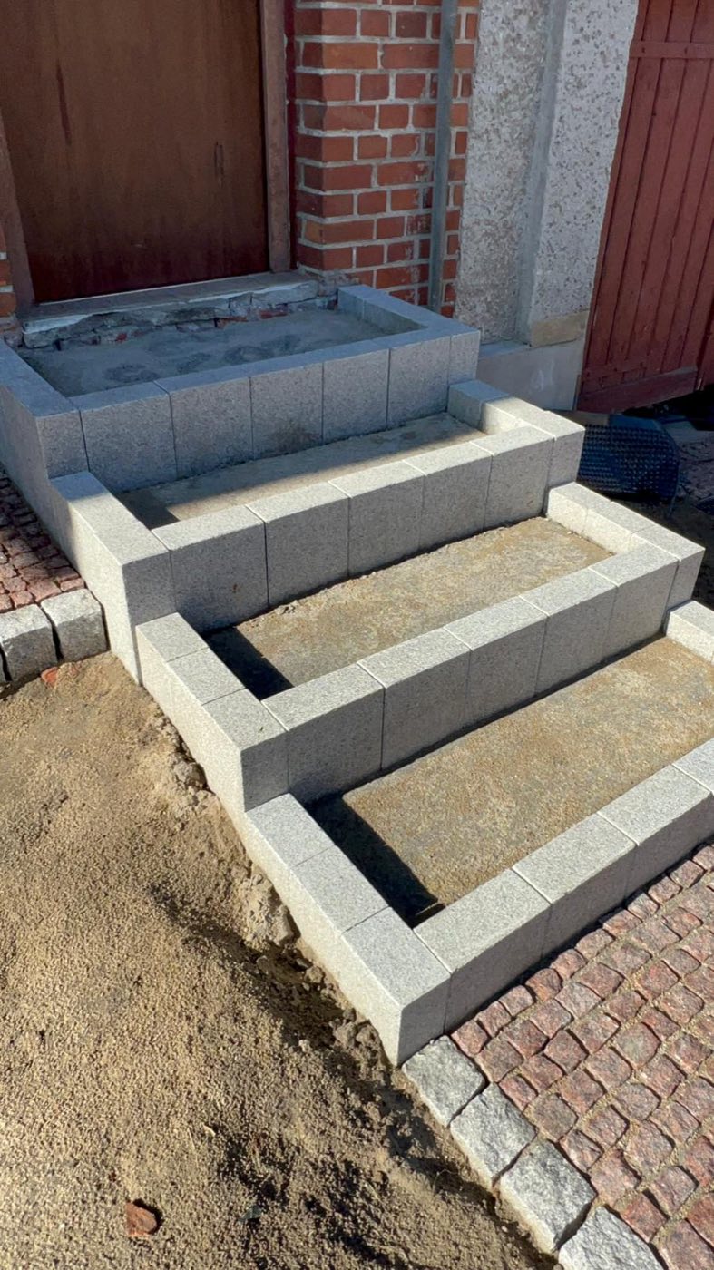 Bohus siwy - schody przygotowane z palisady granitowej