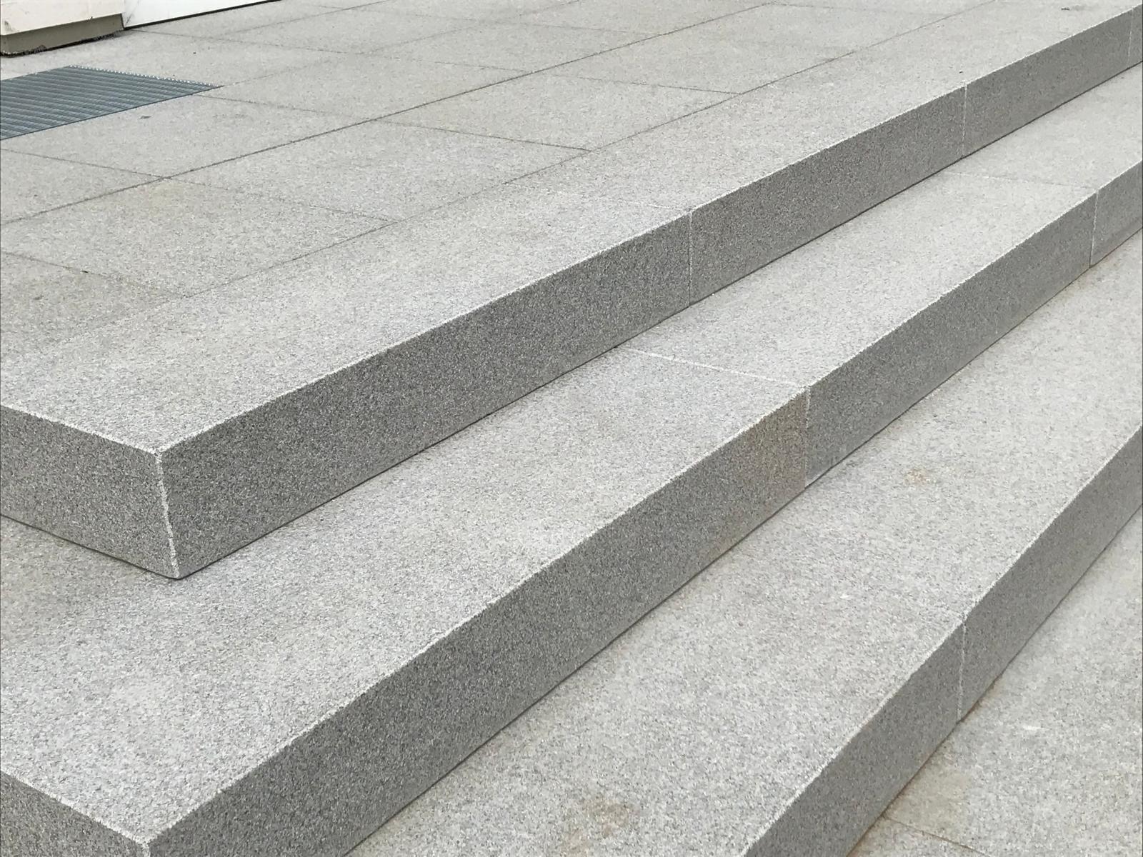 Krawężniki, schody i palisady granitowe