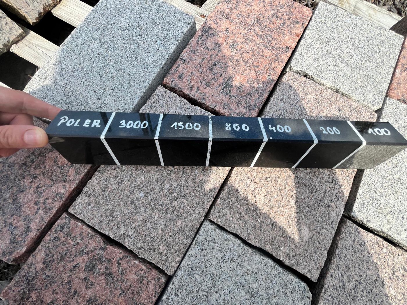 Poziomy polerowania granitu od szlifu po głeboki poler