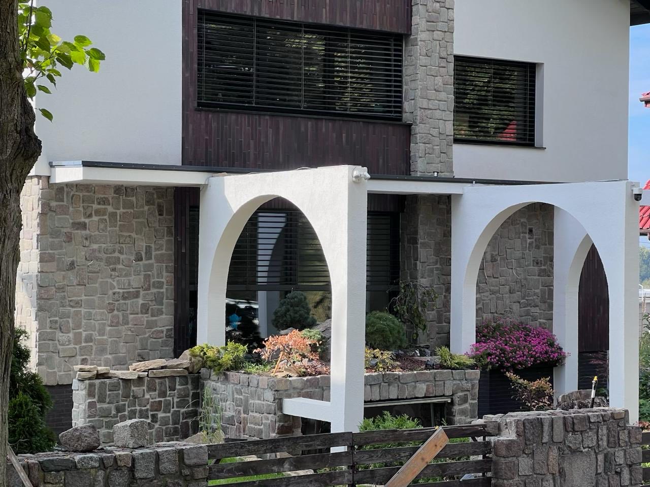 Project: Facade cladding with old-style cobblestone tiles