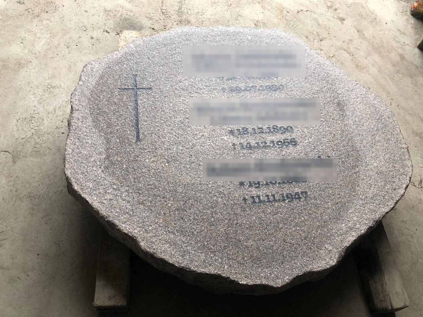 Product: Red Bohus - brushed gravestone