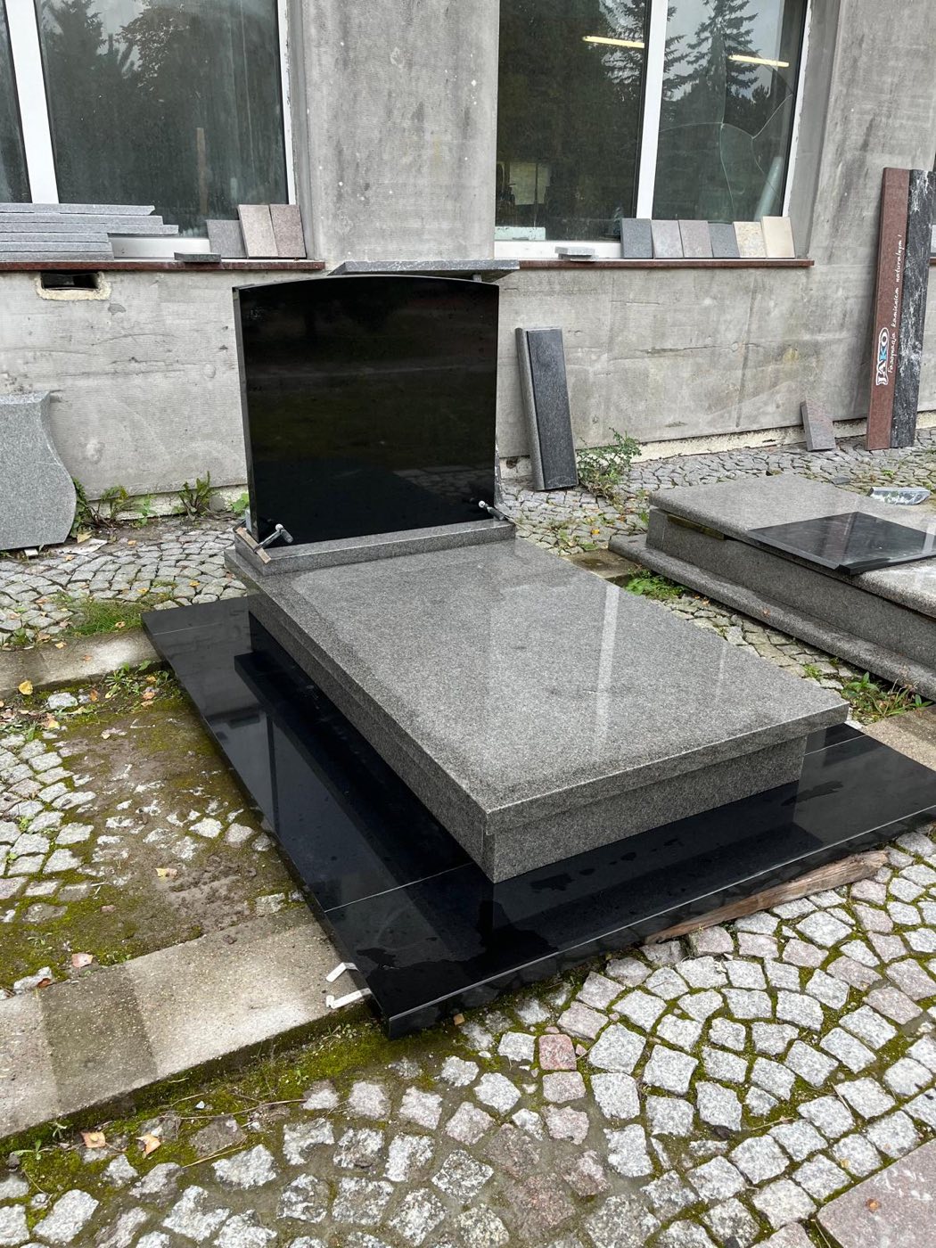 Design: Black Swede and Gray Bohus—a classic headstone