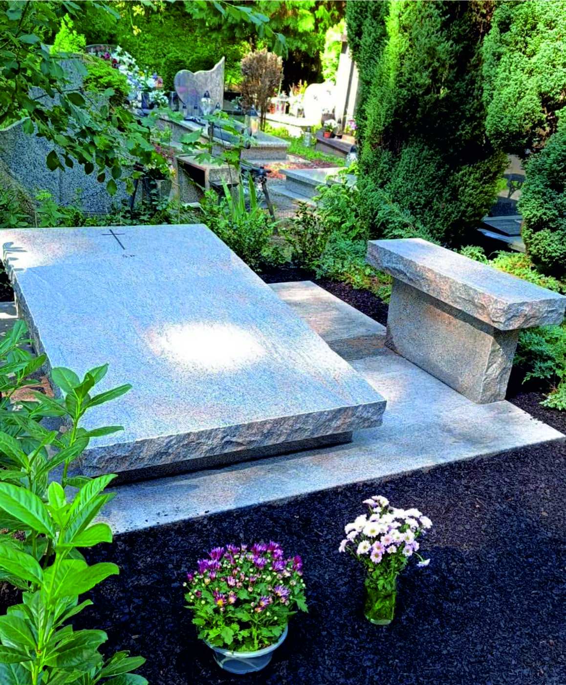 Project: Gnies - Brushed sarcophagus with landscaping