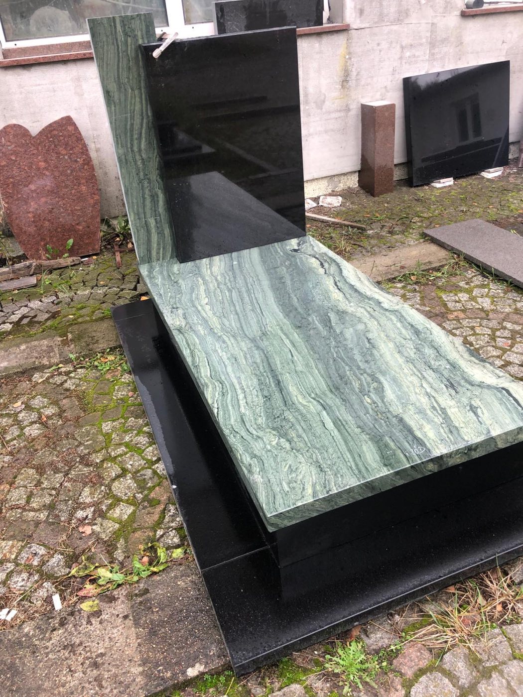 Design: Green Mylonite with Black Swedish Stone - single headstone