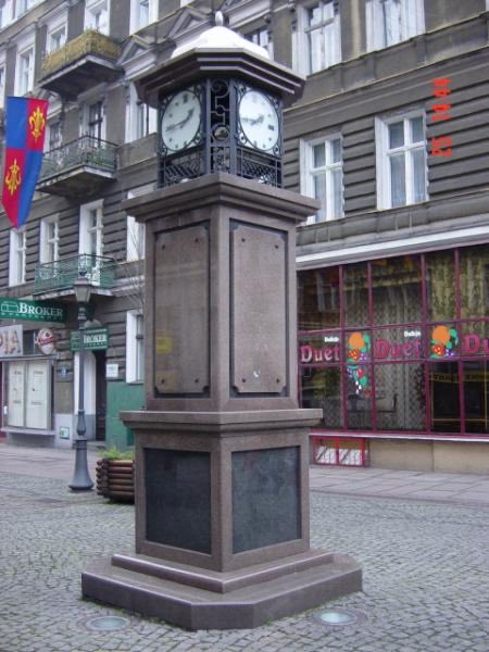 Project: Red Bohus - City Clock