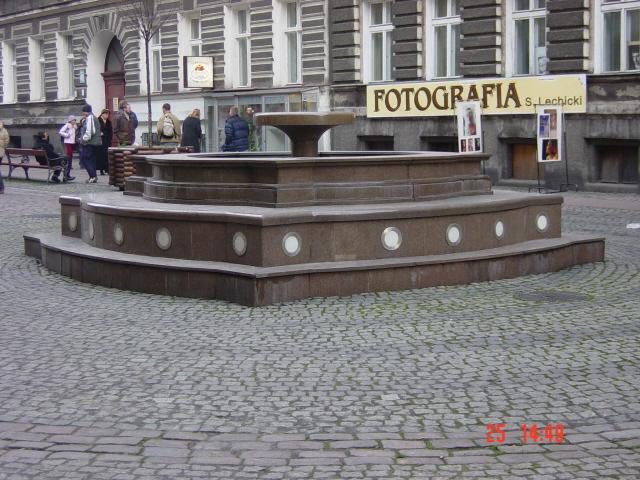 Construction: Fountain made of brown Bohus granite